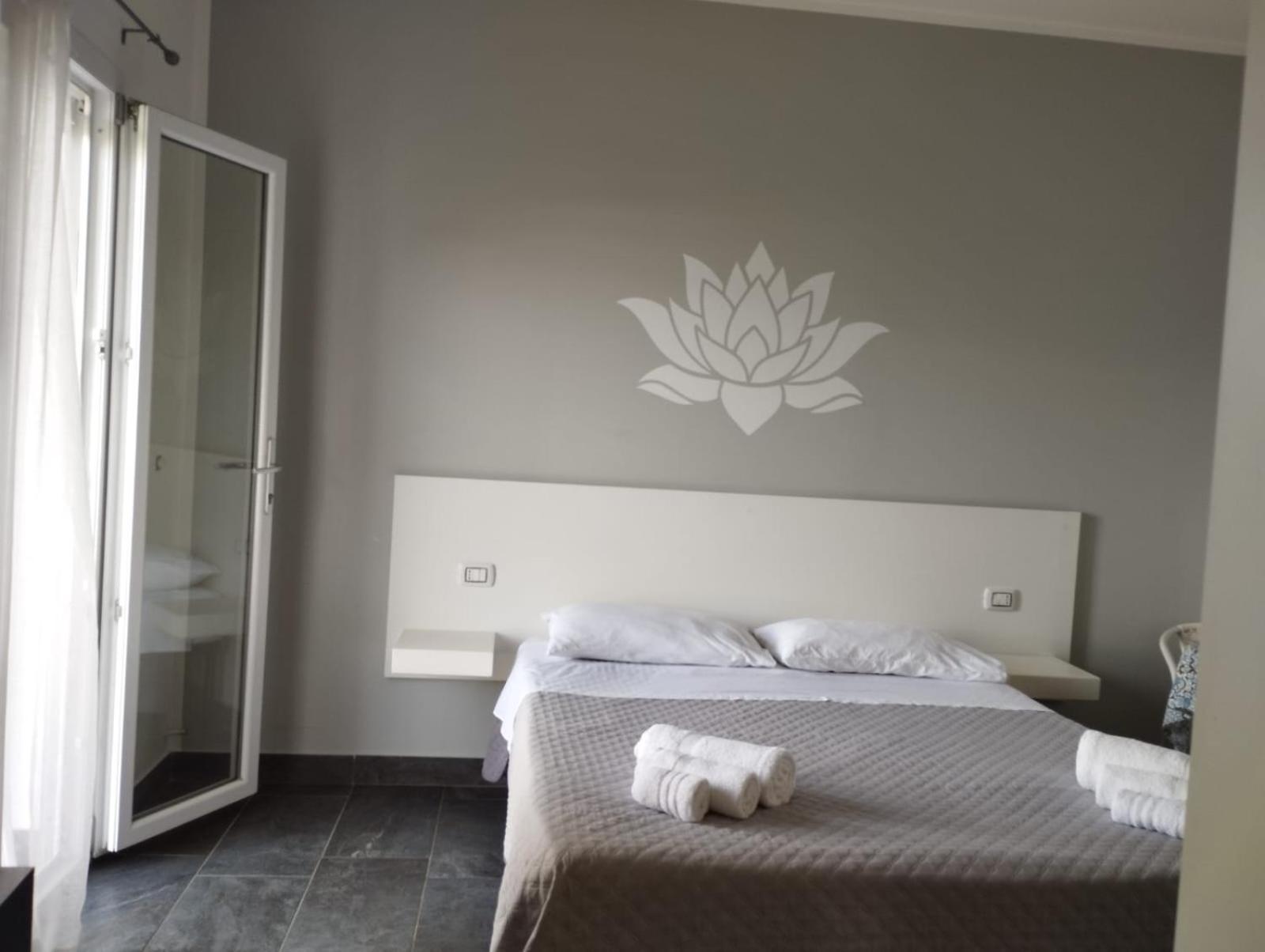 Fiore Di Loto Rooms Carini Eksteriør bilde